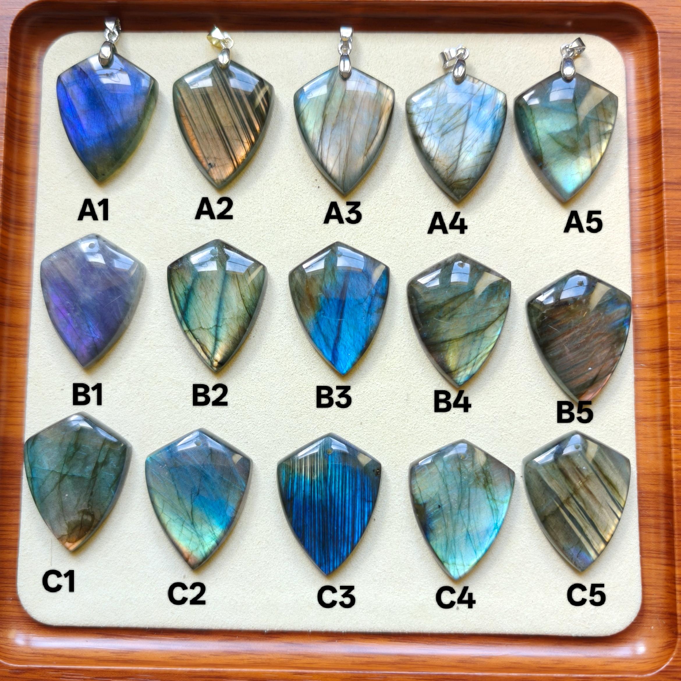 AAA Shield-Shaped Labradorite Necklace