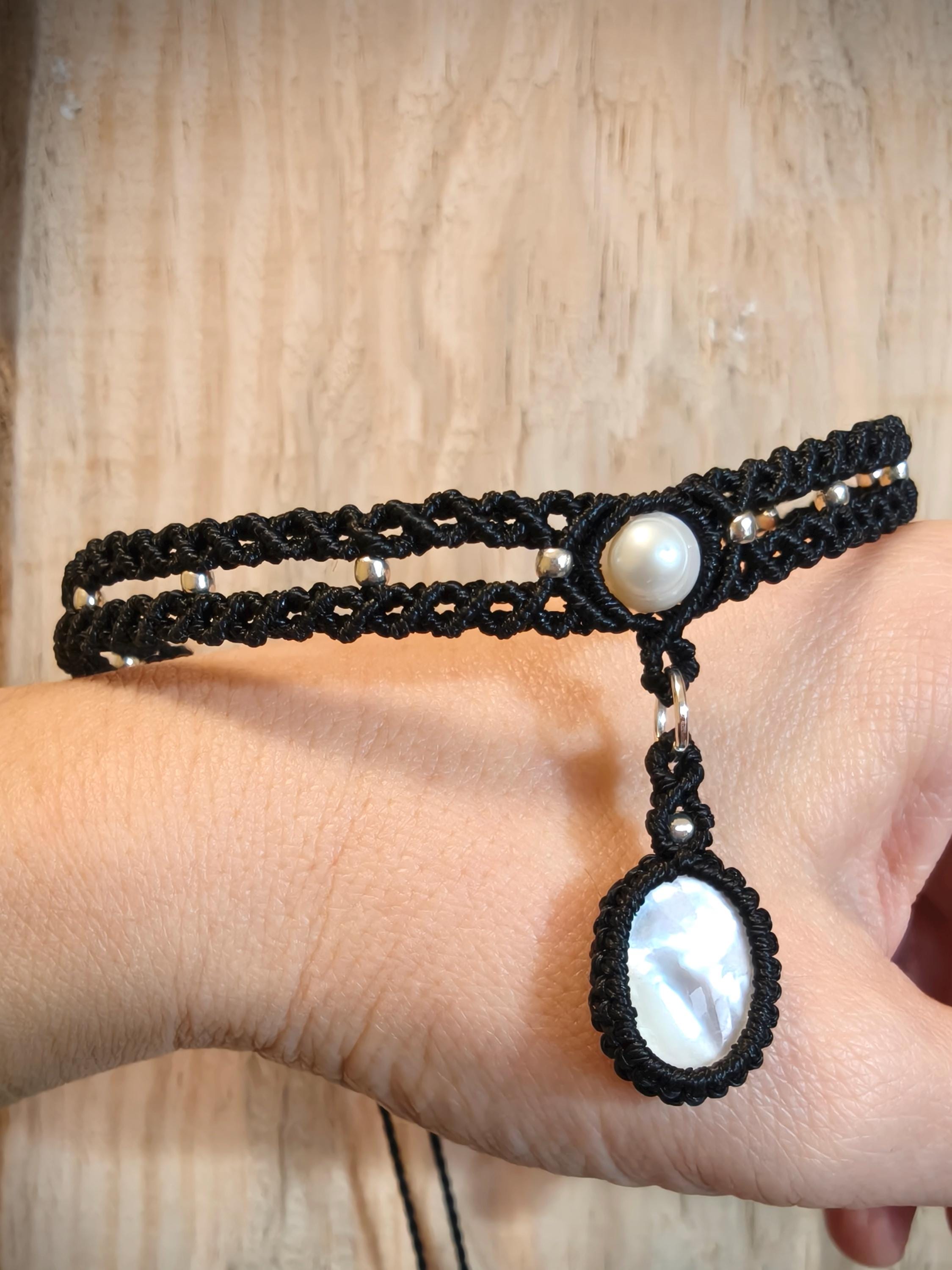 Mother of pearl choker necklace