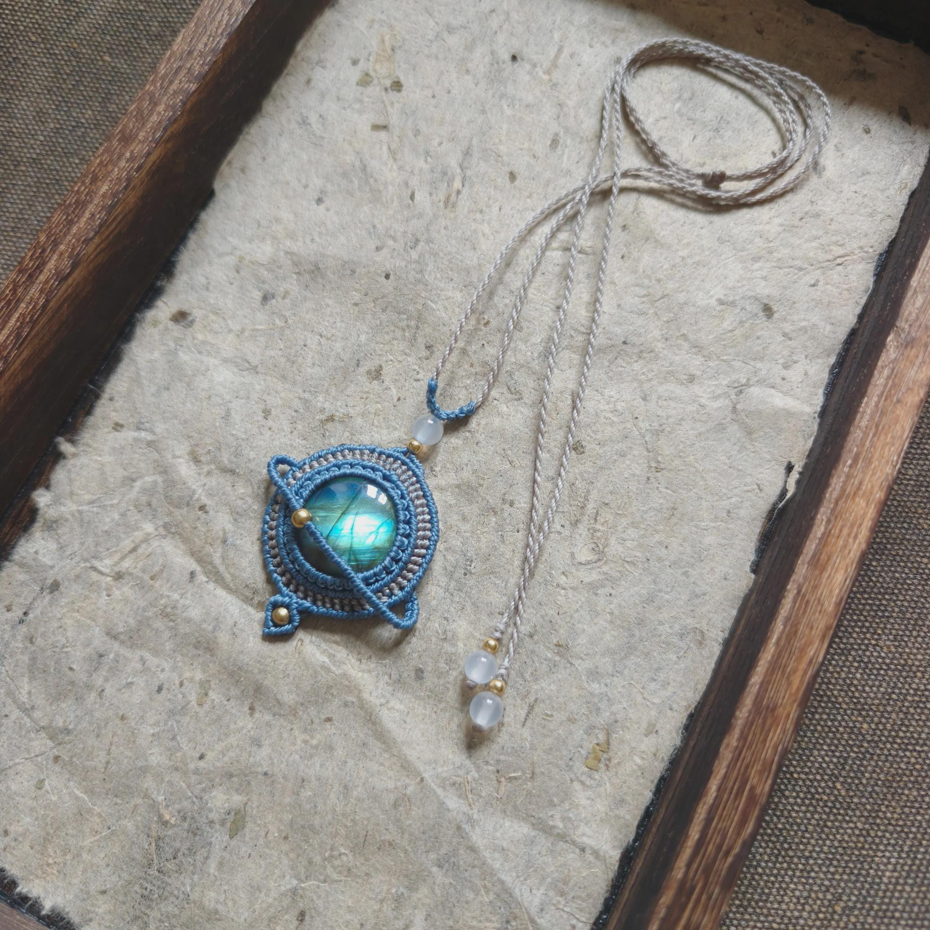 Labradorite Planet Necklace — Unique
