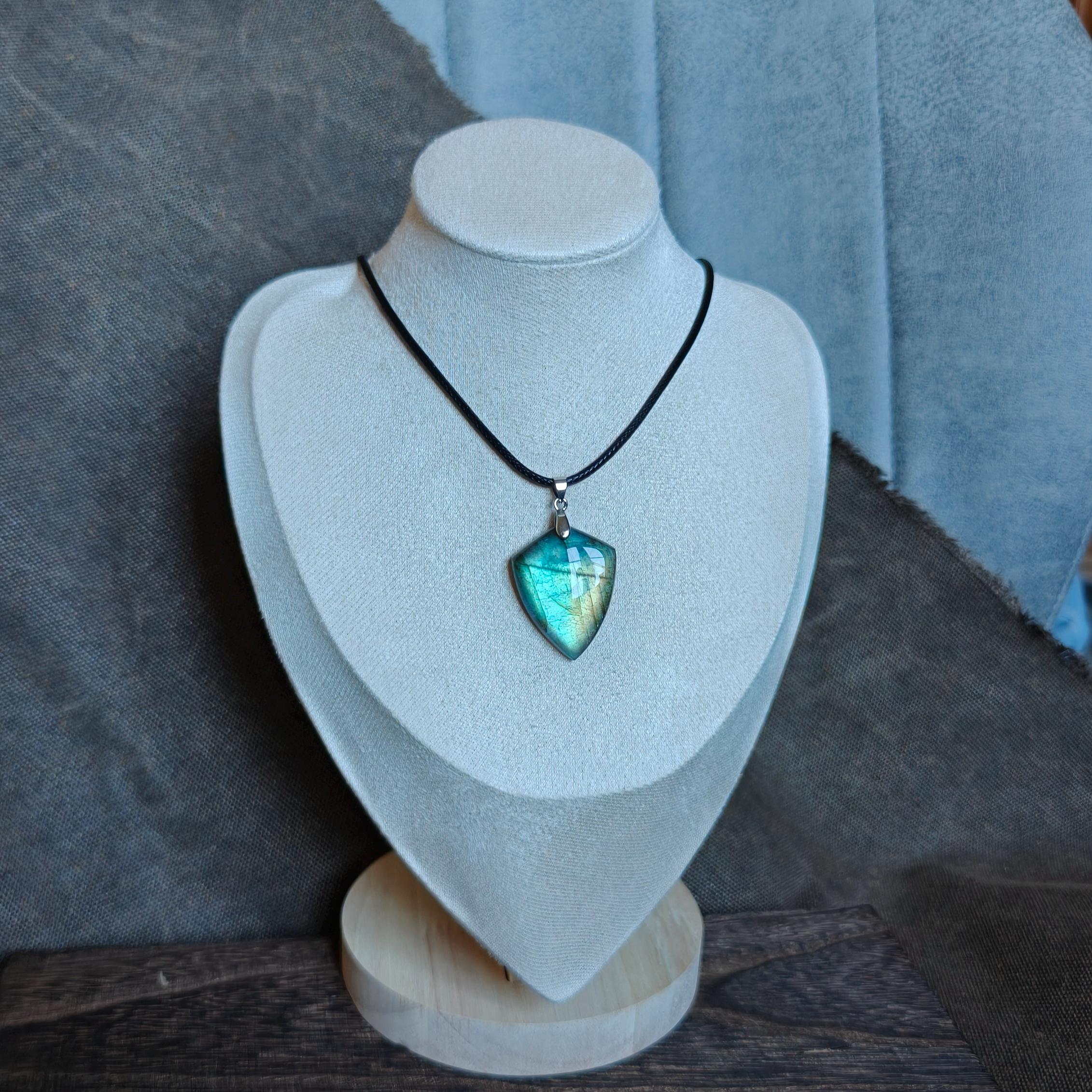 AAA Shield-Shaped Labradorite Necklace