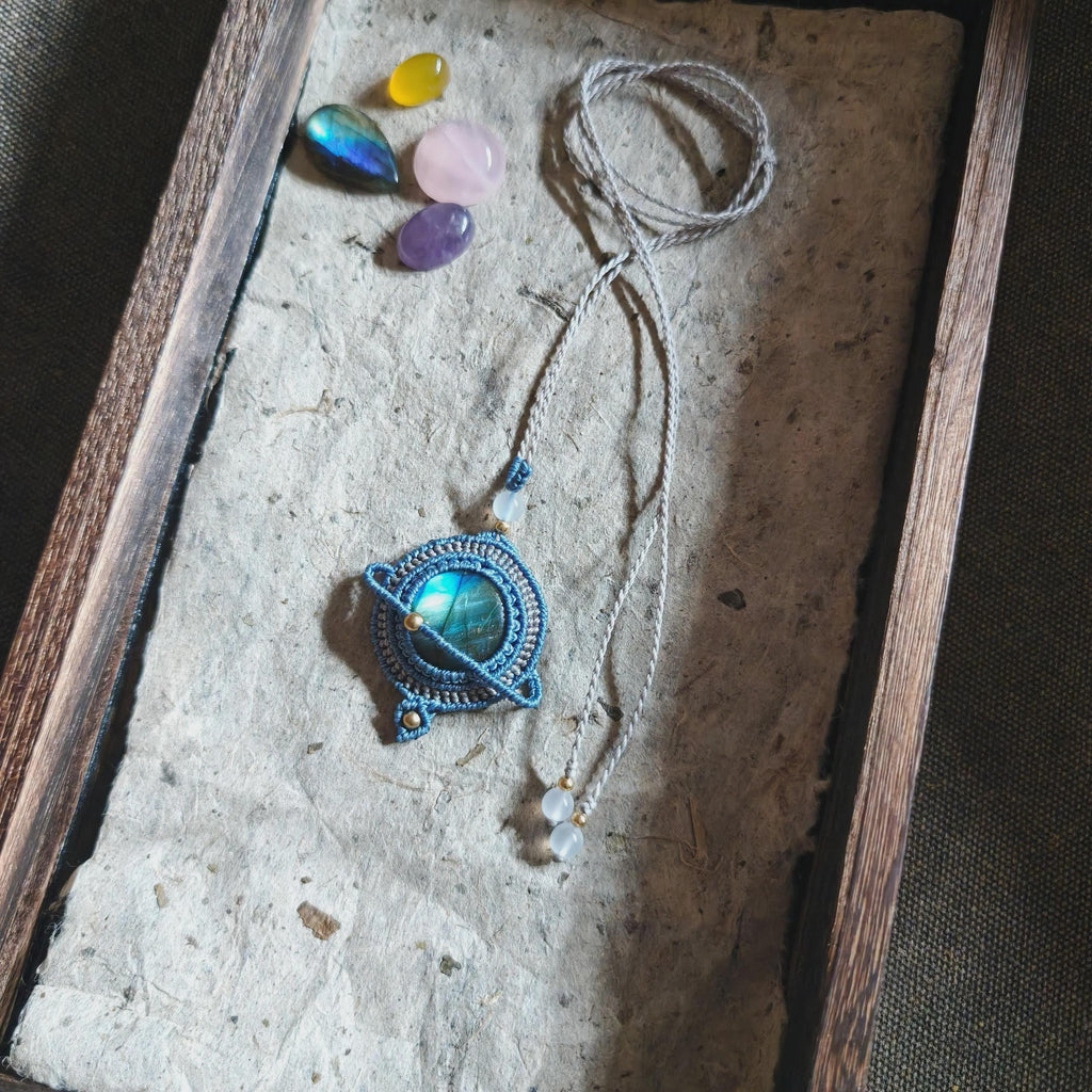 Labradorite Planet Necklace — Unique