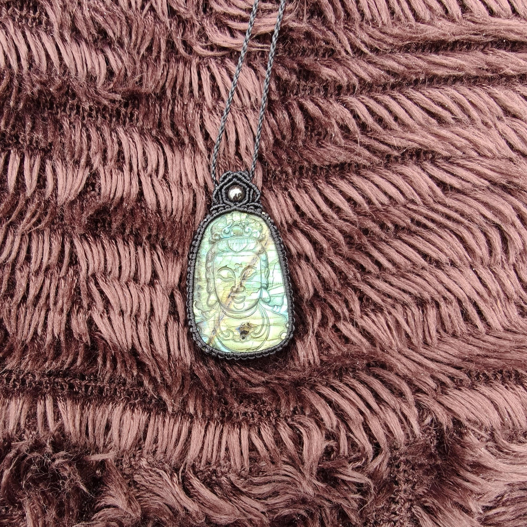 Buddha pendant  - Unique Labradorite