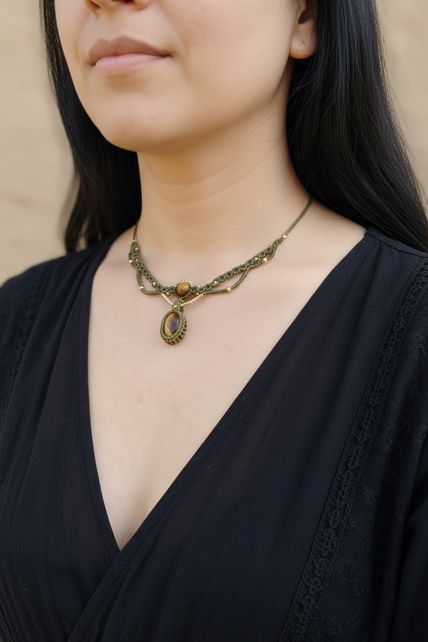 Tiger's Eye choker - Lifestyle front view