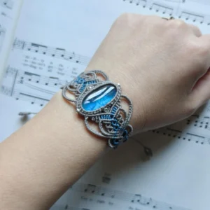 Labradorite bracelet wore by a model