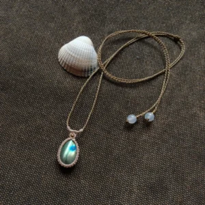 Green Labradorite Necklace – Minimal Macrame Pendant